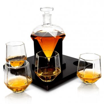 Whiskykaraffel Diamant med 4 Glass & Treplate, 0,75 liter
