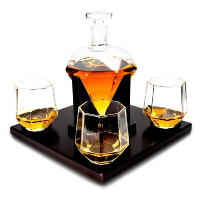 Whiskykaraffel Diamant med 4 Glass & Treplate, 0,75 liter