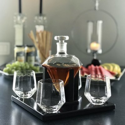 Whiskykaraffel Diamant med 4 Glass & Treplate, 0,75 liter